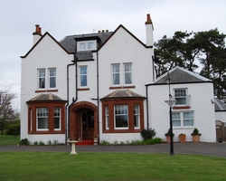 PINEWOOD COUNTRY HOUSE