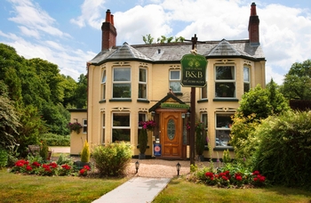 TWIN OAKS GUEST HOUSE